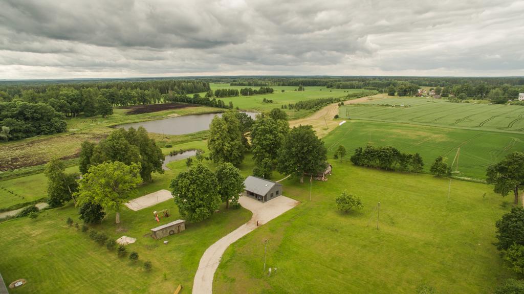 Holiday Home Uzbazes Valmiera Ruang foto